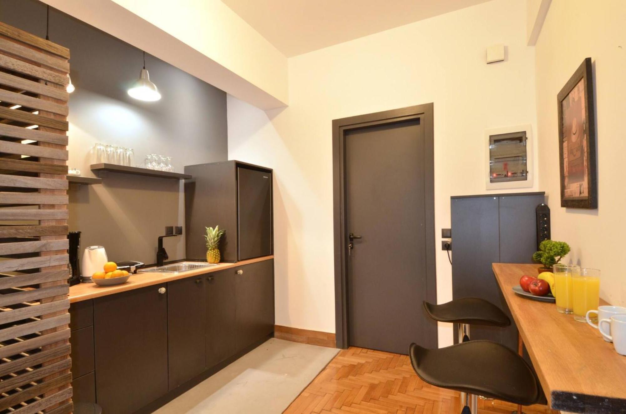 A Modern Rustic Cosy Apartment At The Foot Of Mount Lycabettus Athens Exterior photo