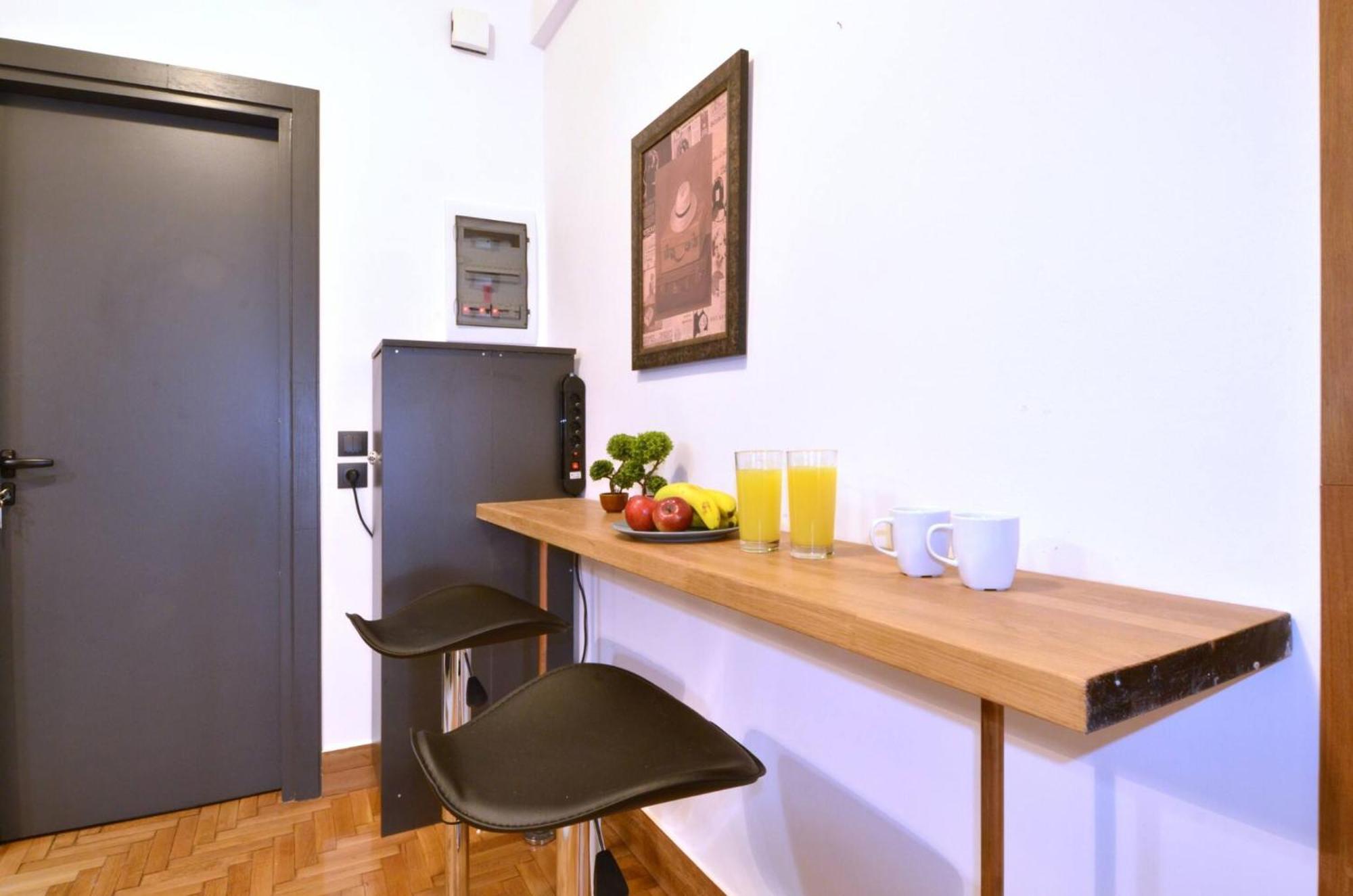 A Modern Rustic Cosy Apartment At The Foot Of Mount Lycabettus Athens Exterior photo